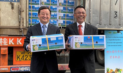 中泰水果贸易首次采用泰国出口新标准 拥有AGQC贴标认证的椰青龙眼在南宁开柜