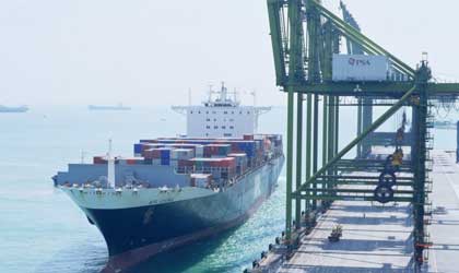 35万个集装箱被困中国港口造成航运集装箱短缺