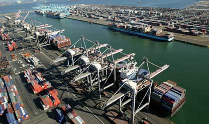 疫情影响美国加州港口货运量锐减