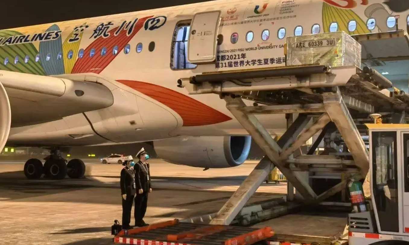 成都天府机场迎来新年首批空运樱桃 综合性指定监管场地启用